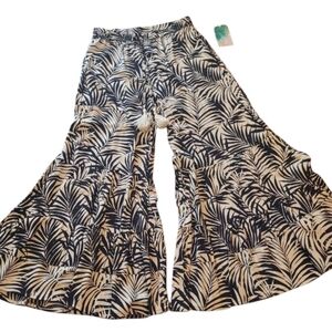 True Destination Wide Leg pants. Resort wear bohemian rayon flare women's size L